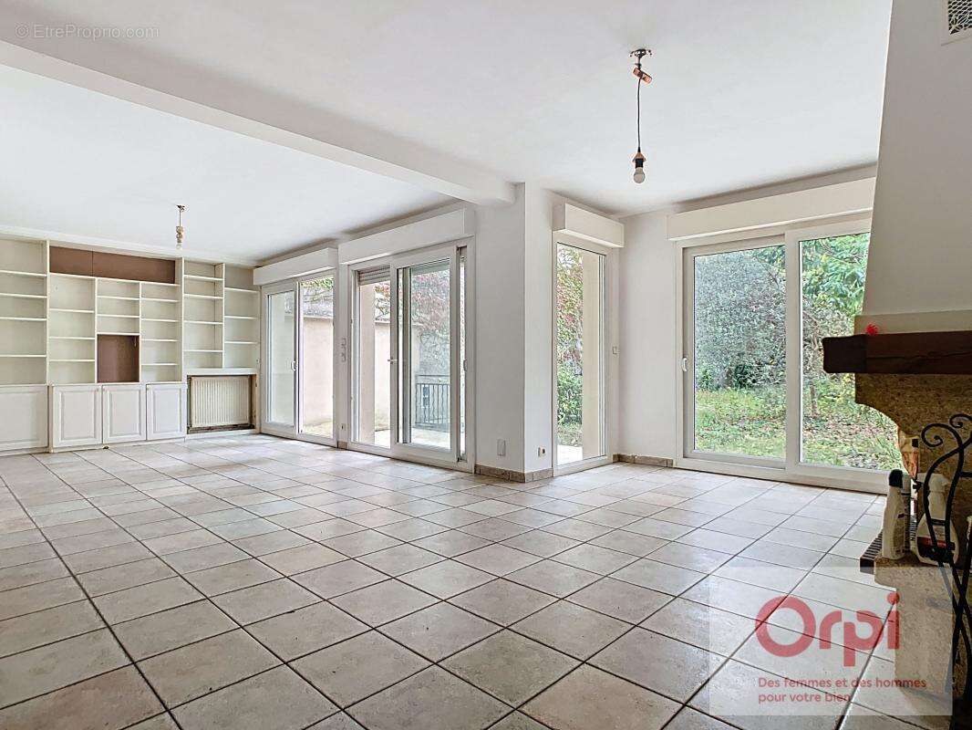 Maison à ISSY-LES-MOULINEAUX