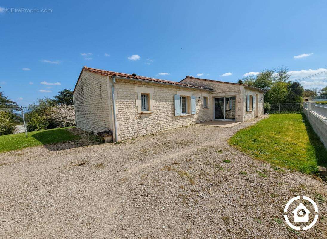 Maison plain-pied - 3 chambres - jardin clos & double garage - v - photo 2
