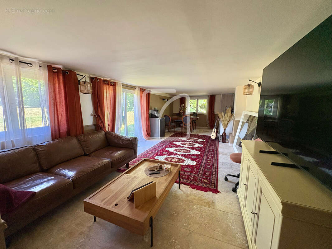 Maison à TERRASSON-LAVILLEDIEU