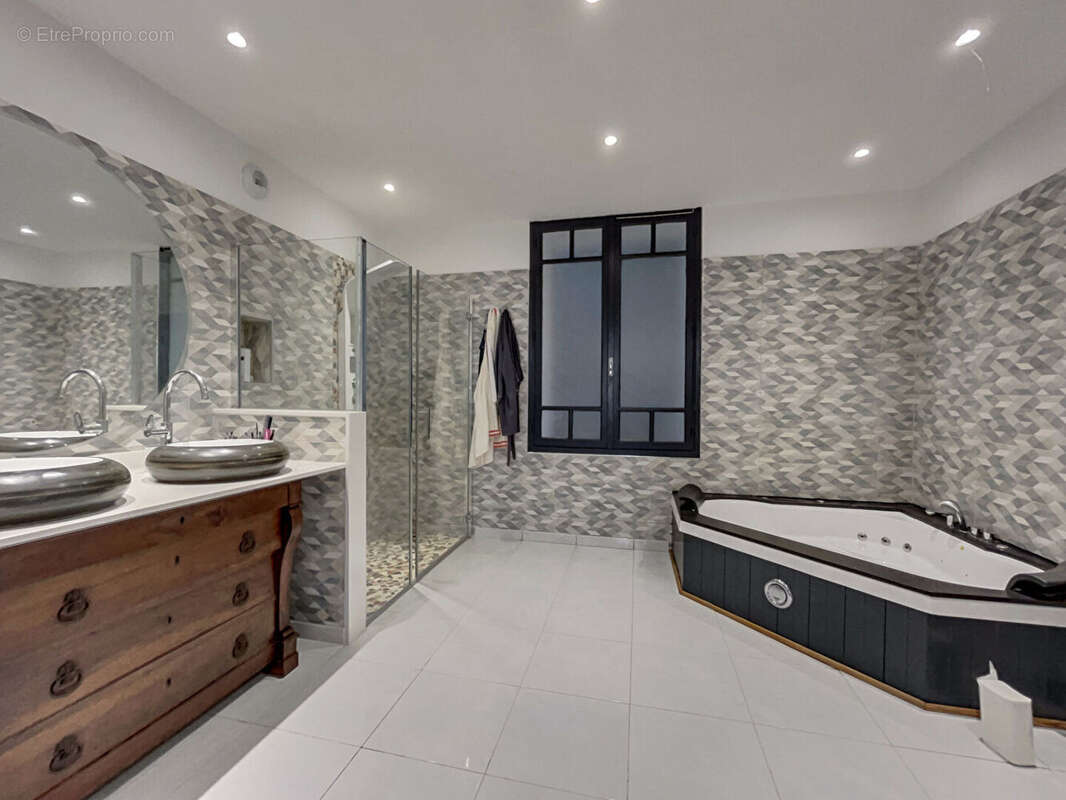 Appartement à CAZERES