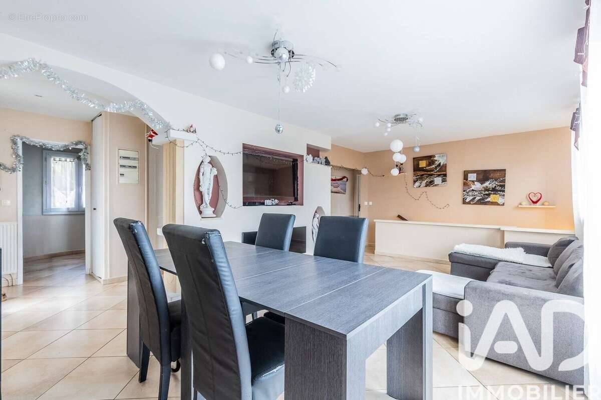 Photo 3 - Maison à VILLENEUVE-LE-ROI