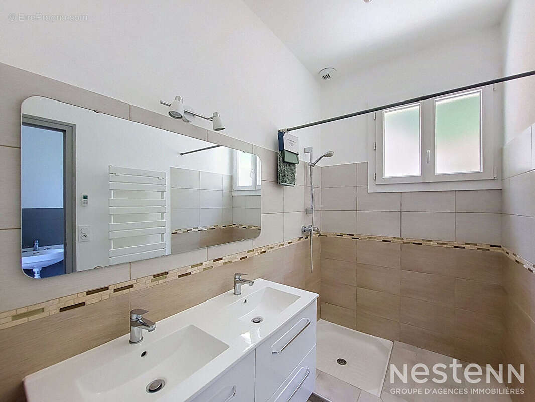 A Vendre Maison de 80 m² sur sous-sol de 68 m² avec garages et jardin proche du centre de Condom - photo 4