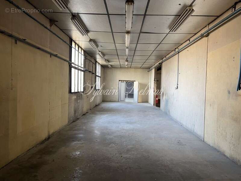 Commerce à NAZELLES-NEGRON