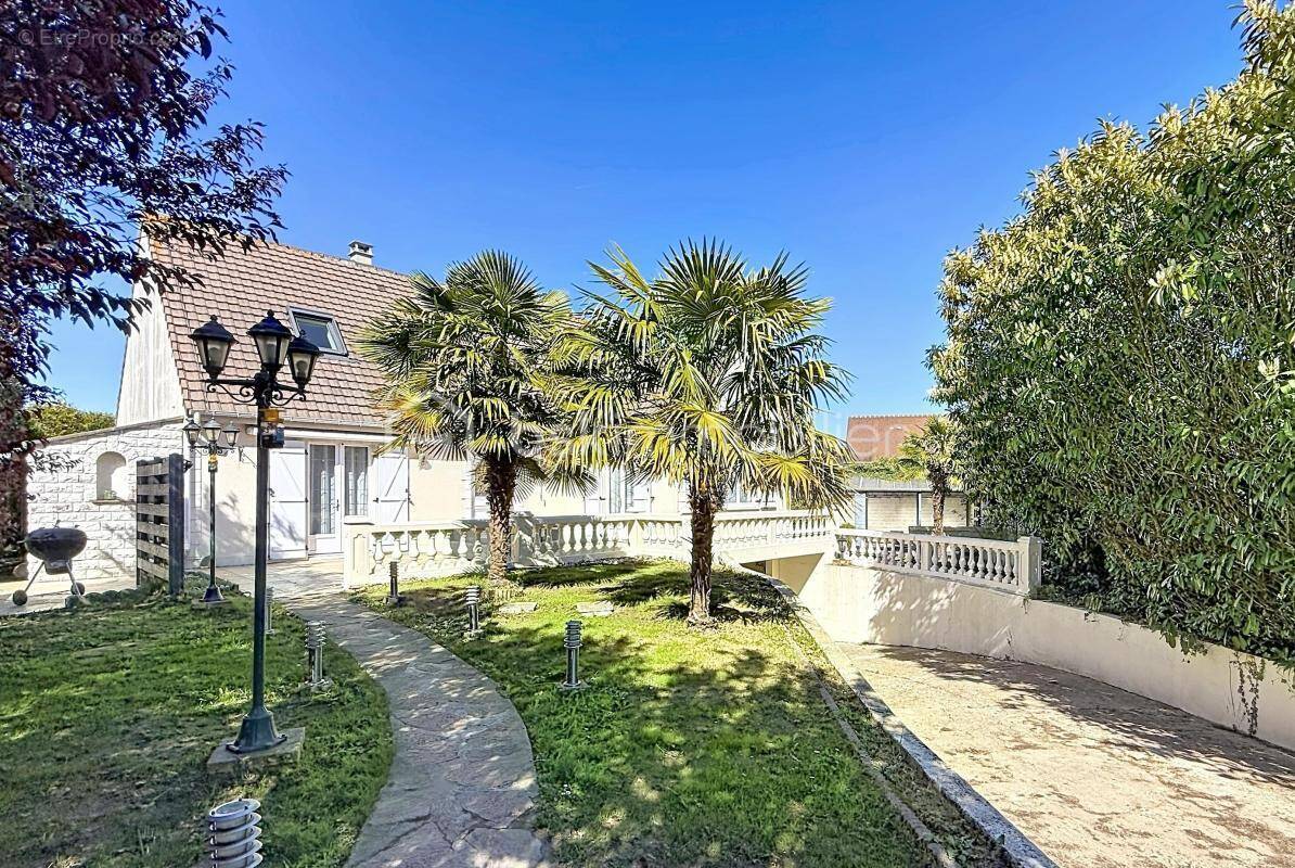 Maison à GUIGNES