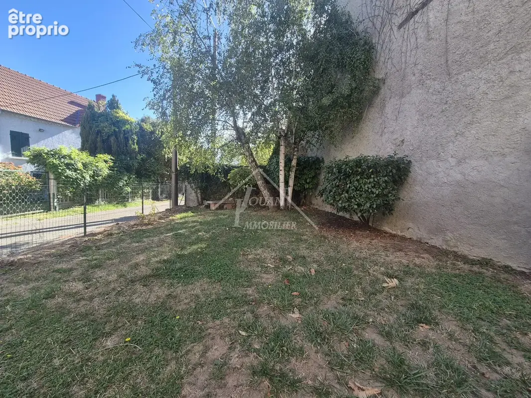Maison rénovée, deux chambres, garage et jardin - photo 2