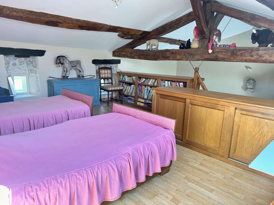 Maison à ROULLET-SAINT-ESTEPHE