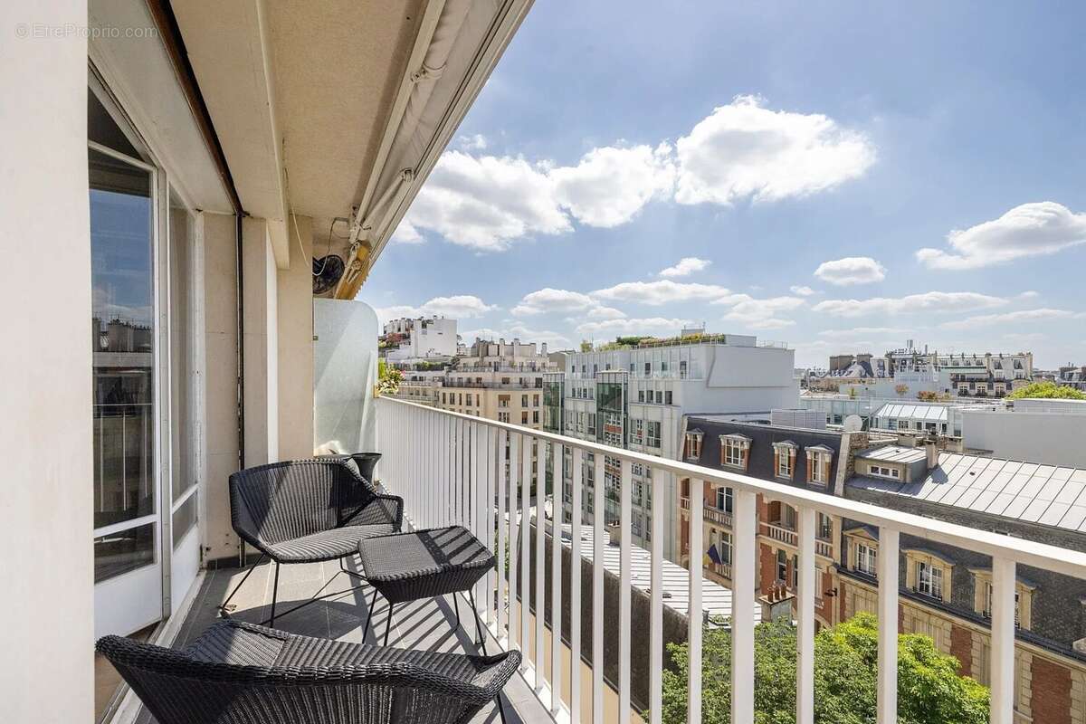 Appartement à PARIS-16E