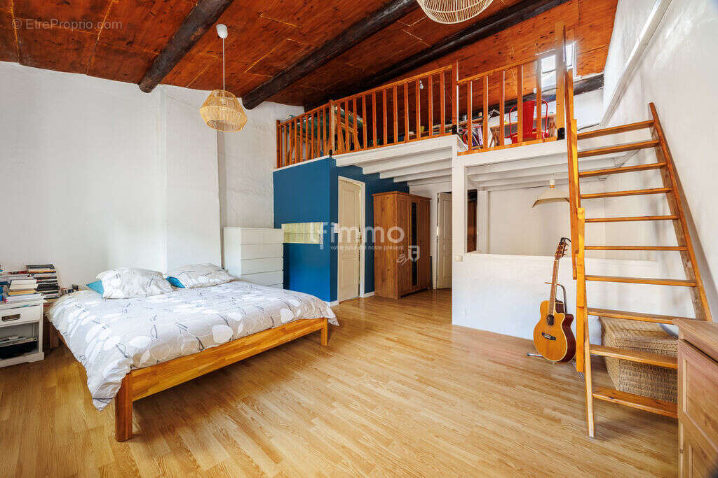 Maison à SIMIANE-COLLONGUE