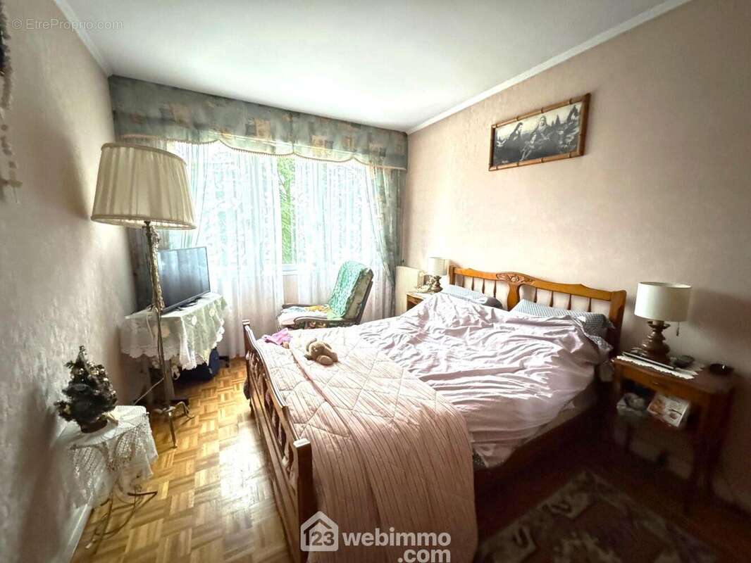 allons à la première chambre... - Appartement à RIS-ORANGIS