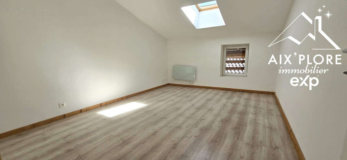 Maison 98 m² à Saint-Jean-Le-Vieux  - photo 7