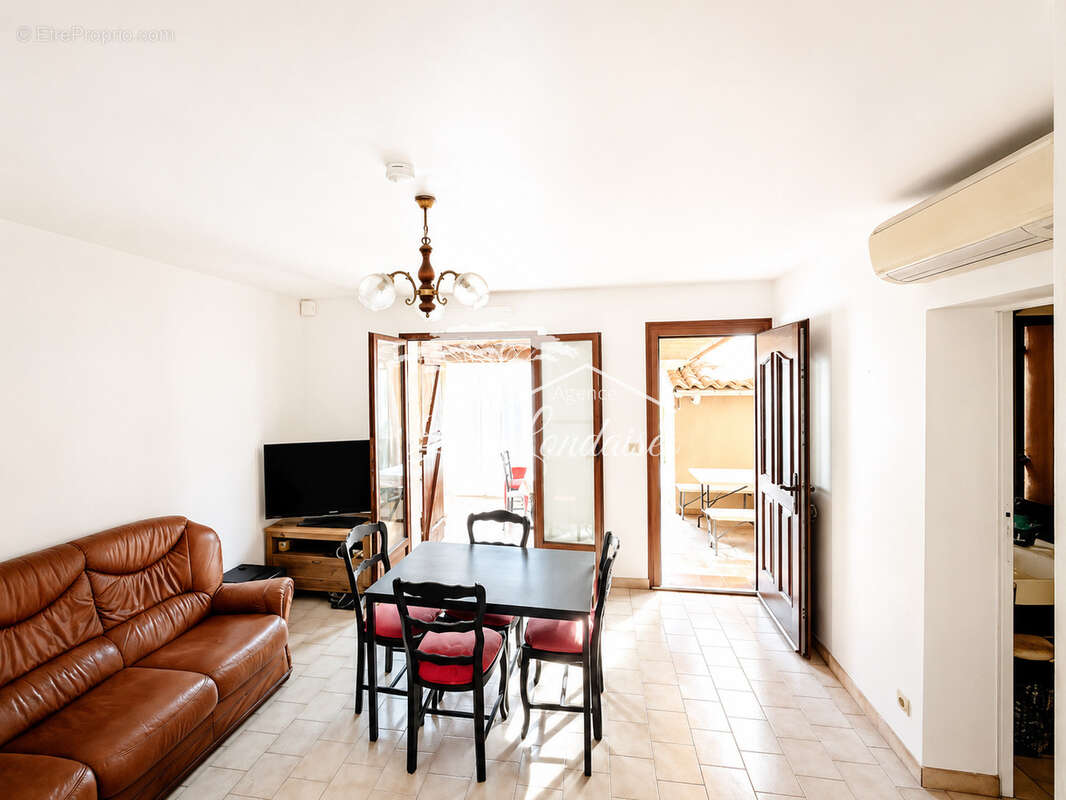 Maison 85 m2 à vendre à La Londe-les-Maures   Centre-ville   3 chambres   Garage   Véranda - photo 3