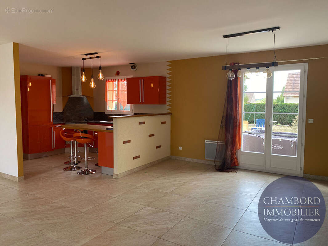 Maison Sassay de plain pied 95 m² - photo 5