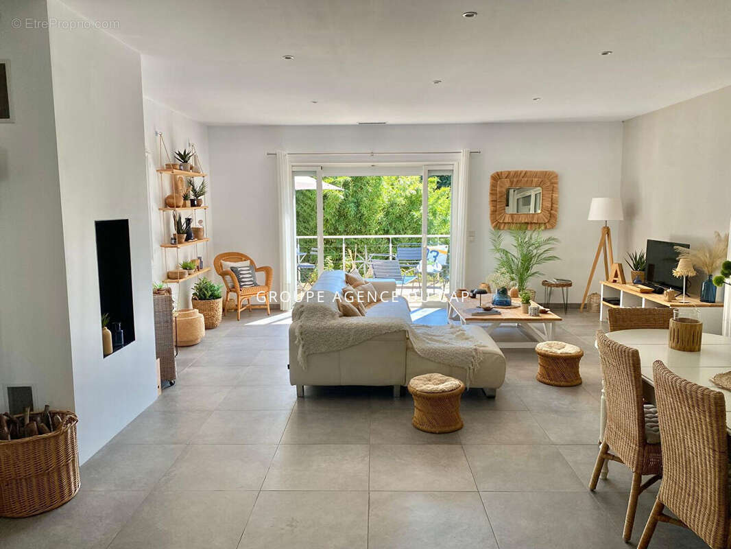 Maison à LES ISSAMBRES