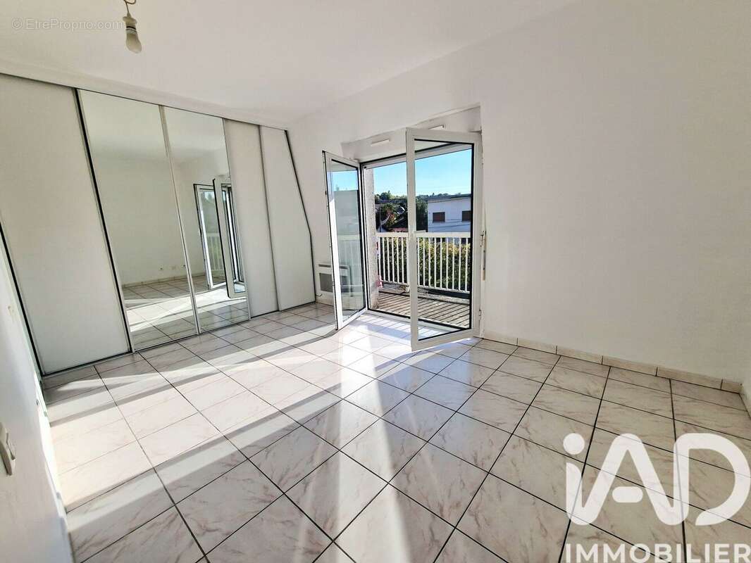 Appartement 58 m² à Clichy-Sous-Bois  - photo 2