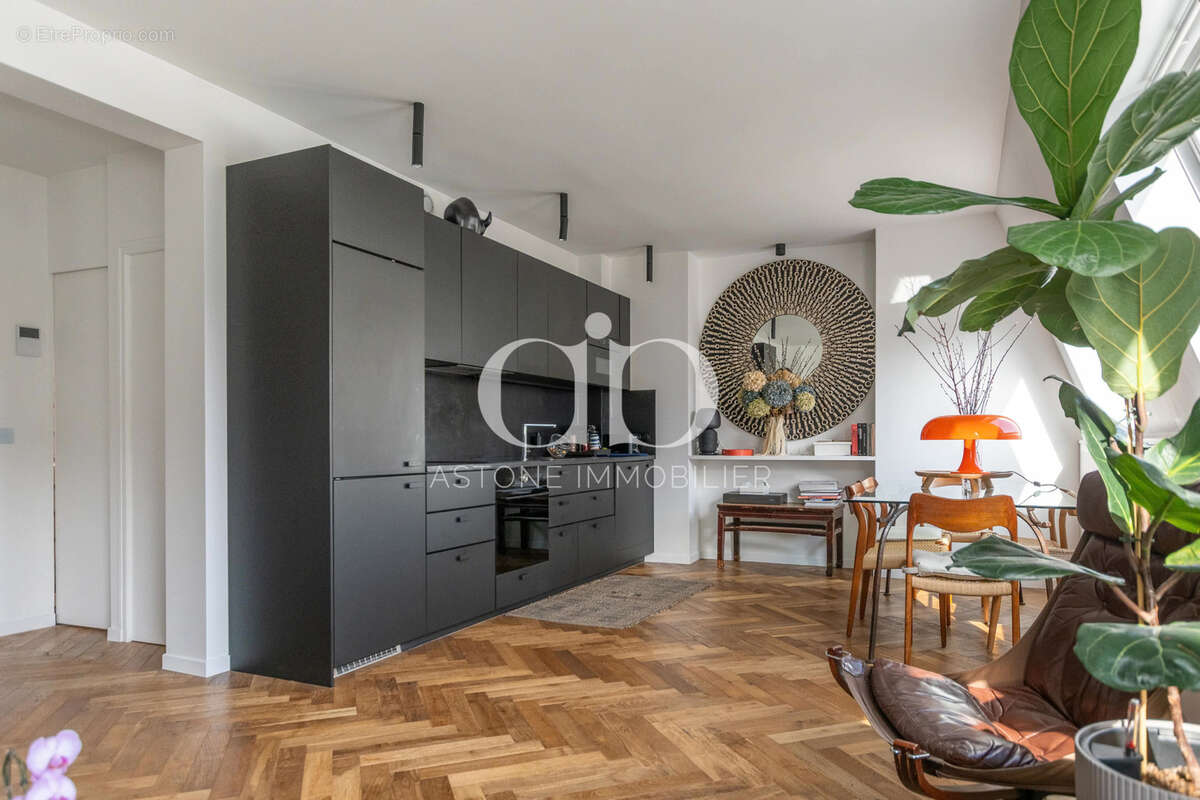 Appartement à PARIS-16E