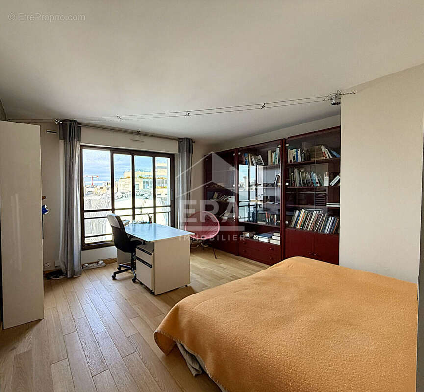 Appartement à LEVALLOIS-PERRET