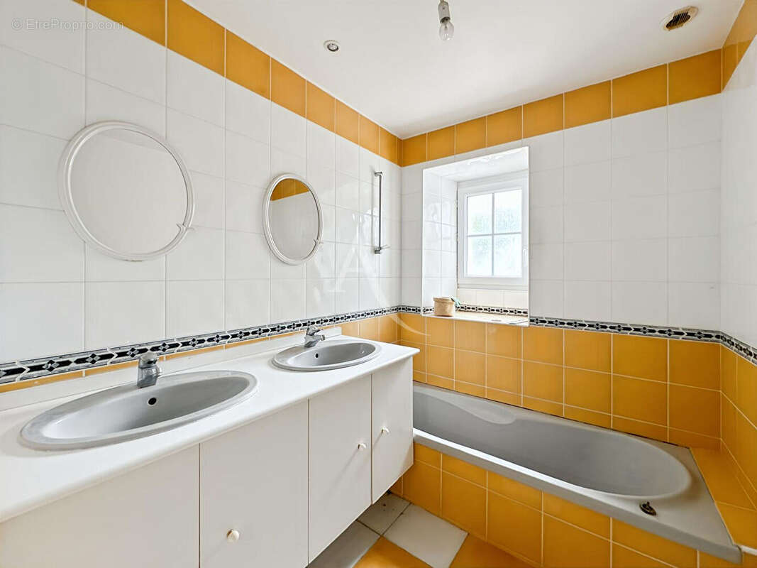 Maison à LE PERRIER