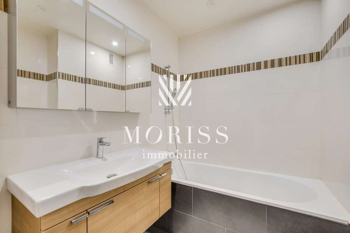 Appartement à PARIS-17E