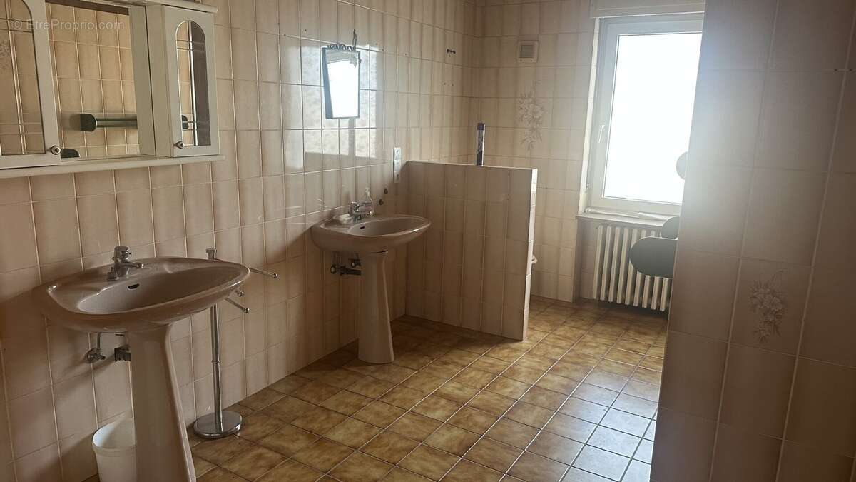 Appartement 150 m² à Hundling  - photo 5