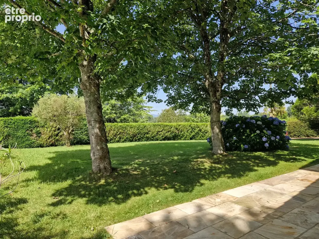 Magnifique maison avec piscine et jardin arboré - URRUGNE - photo 25