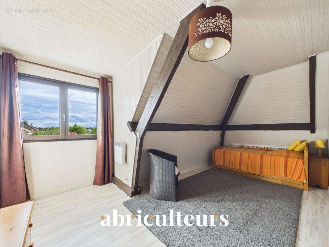 Magnifique Propriété Familiale de charme de 310 m² avec piscine et magnifique jardin arboré en vente à Yerres (91) - photo 16