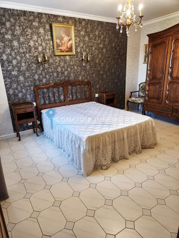 Maison à SAINT-JULIEN-LES-ROSIERS