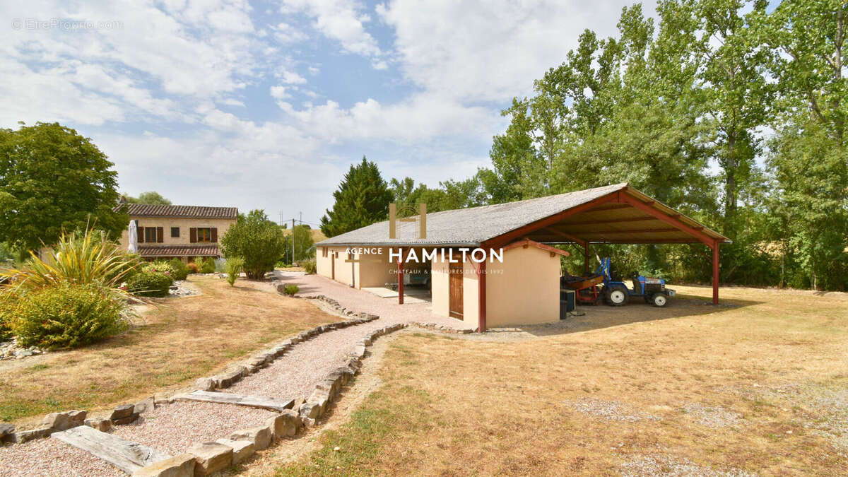 Propriété avec un garage spacieux, une piscine et un grand étang près de cordes-sur-ciel - photo 15