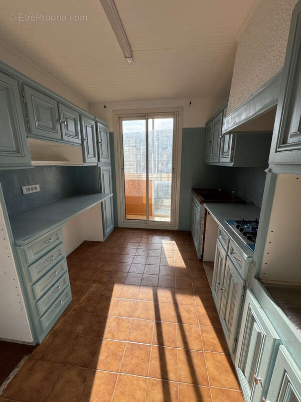 Appartement à MARSEILLE-4E