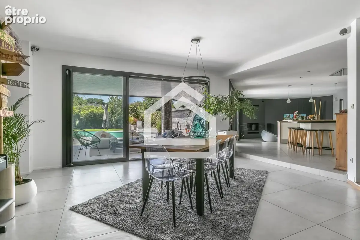 Saint Aubin de Médoc - Villa d'exception de 230 m2 avec dépendance de 30 m2, piscine et garage - photo 8