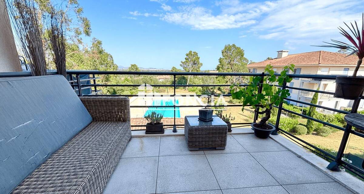 Appartement à ROQUEBRUNE-SUR-ARGENS