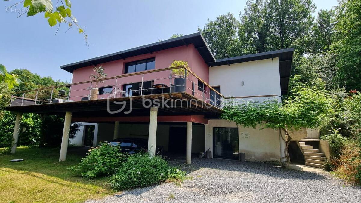 Maison à BUSSAC-SUR-CHARENTE