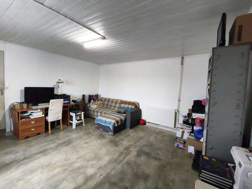 Maison à COMBEAUFONTAINE