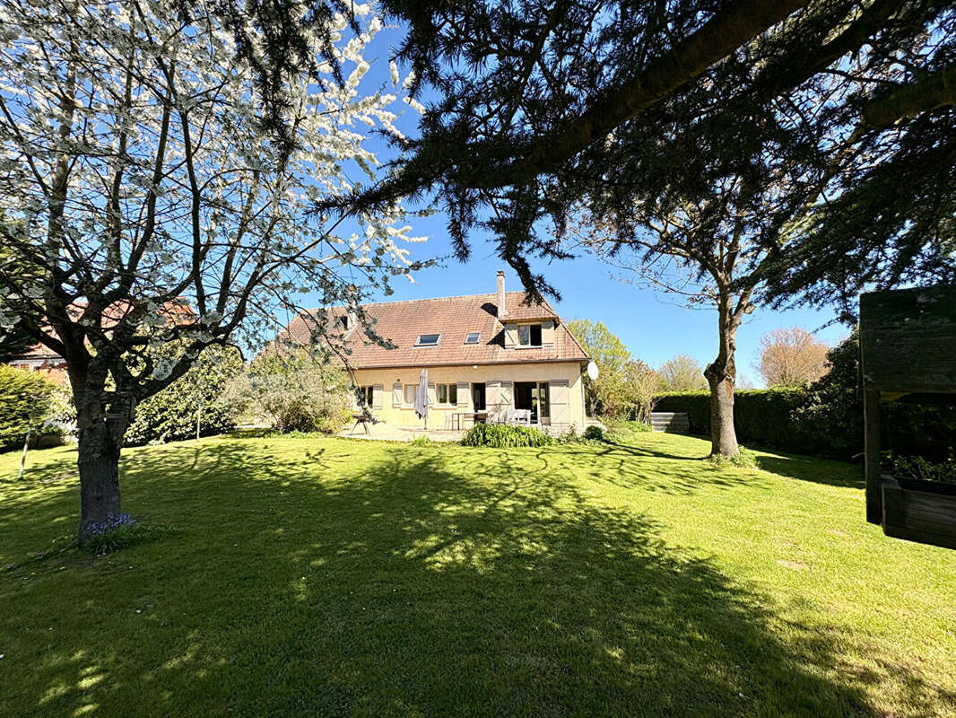 Maison à DERNANCOURT