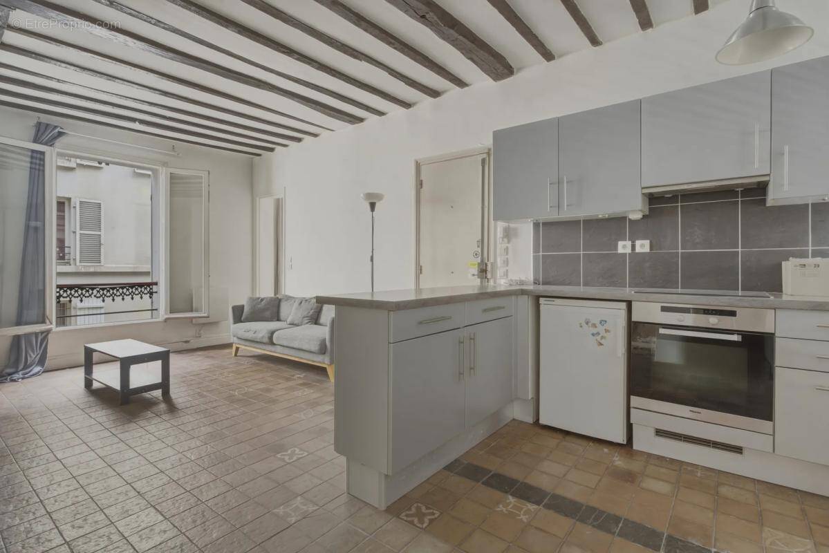 Appartement 2 pièces 33 m² · à Paris-18e · 33 m² · 345 000 €