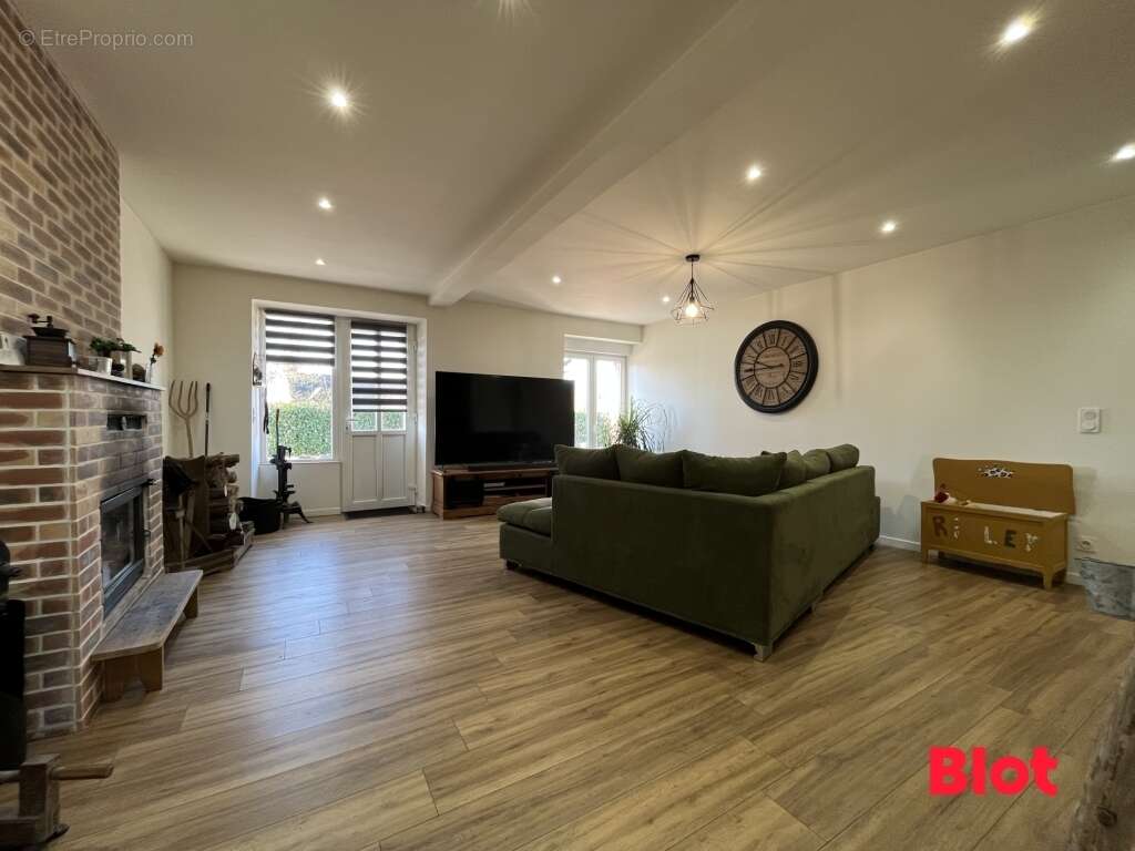 Maison à LE SEL-DE-BRETAGNE