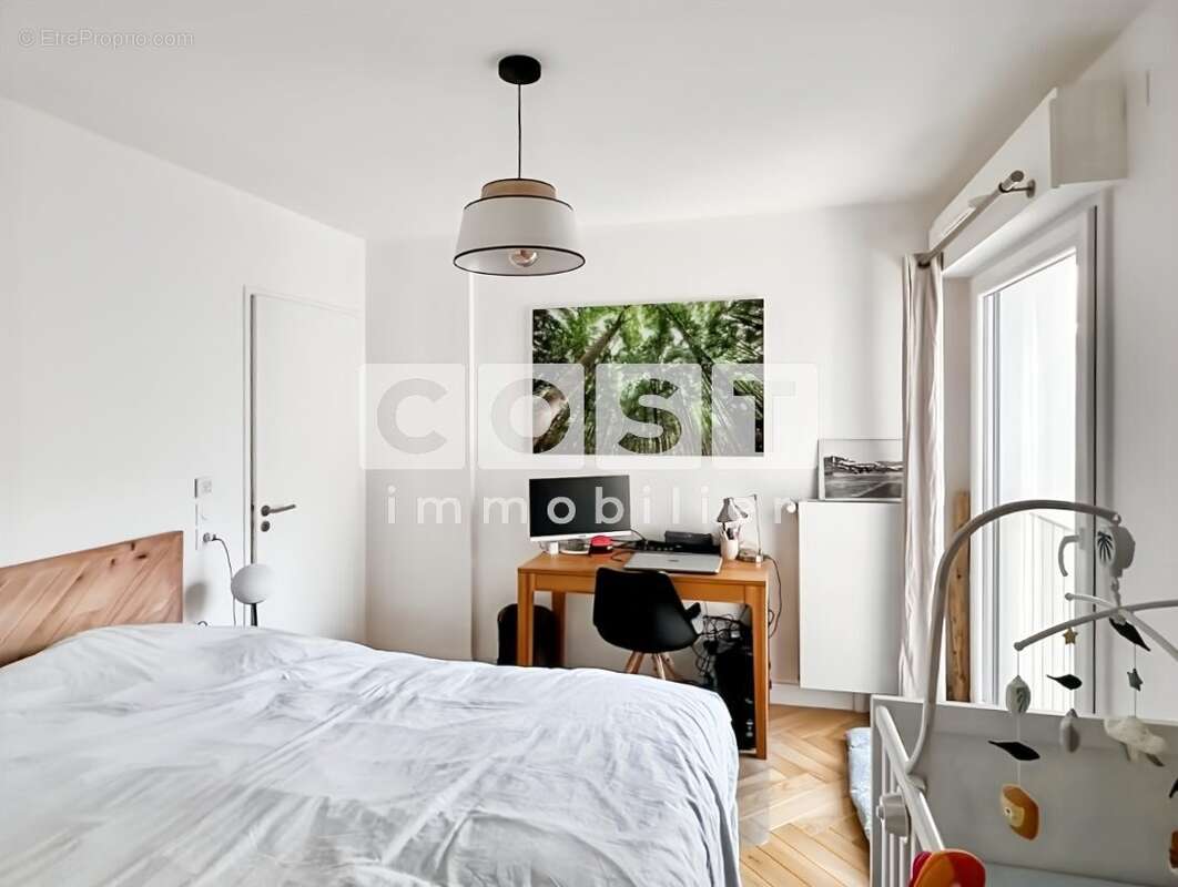 Appartement à COURBEVOIE