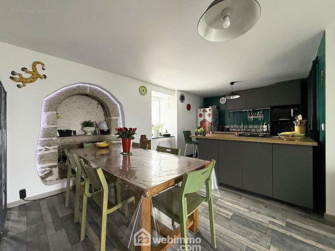 Maison à PLOUEGAT-MOYSAN