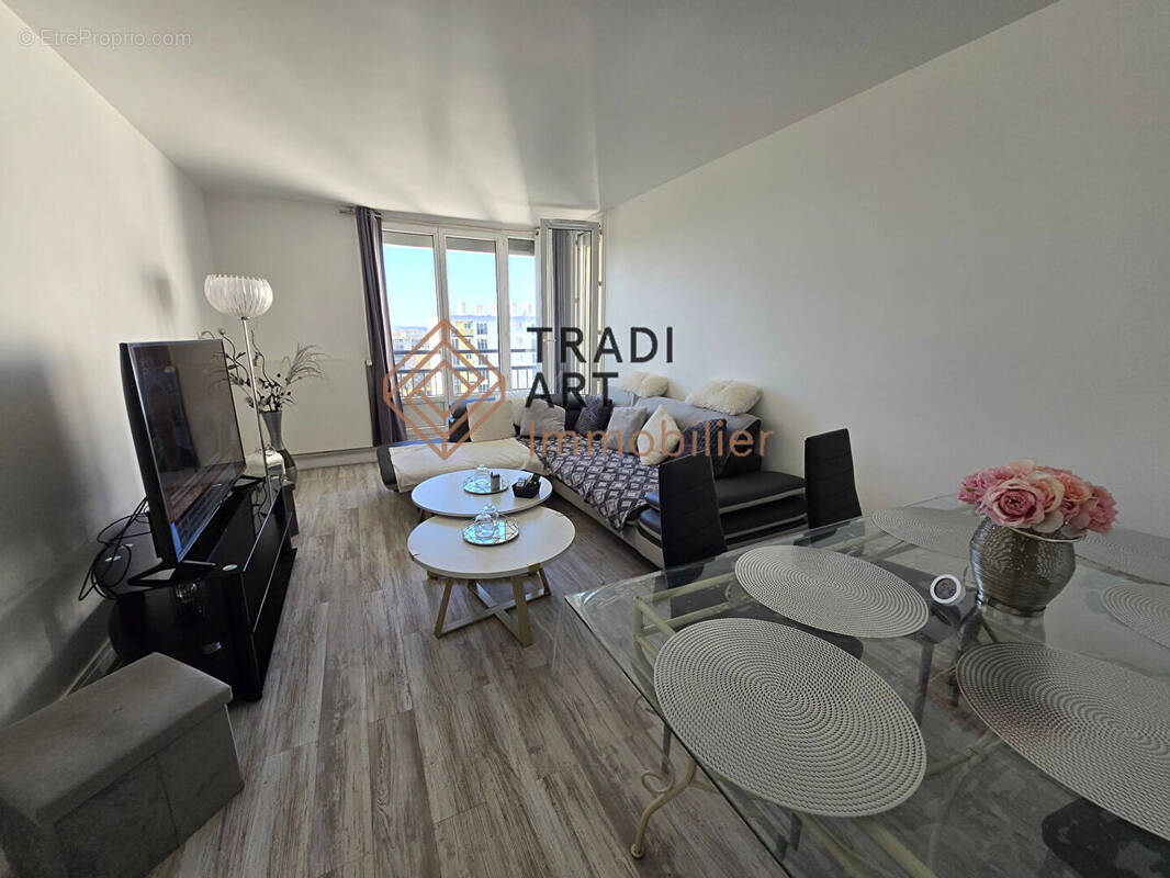 Appartement à CHILLY-MAZARIN