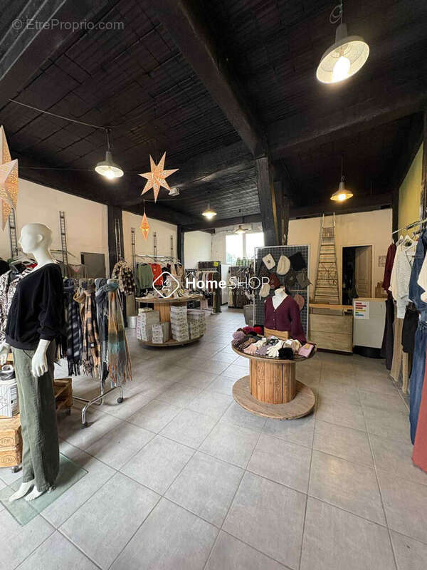 Commerce à LES PENNES-MIRABEAU