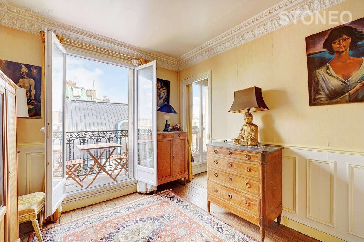 Appartement à PARIS-17E