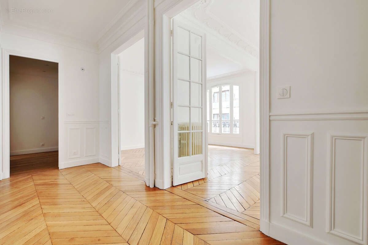 Appartement à PARIS-16E