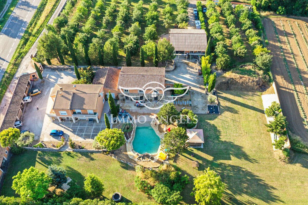 Maison à L&#039;ISLE-SUR-LA-SORGUE