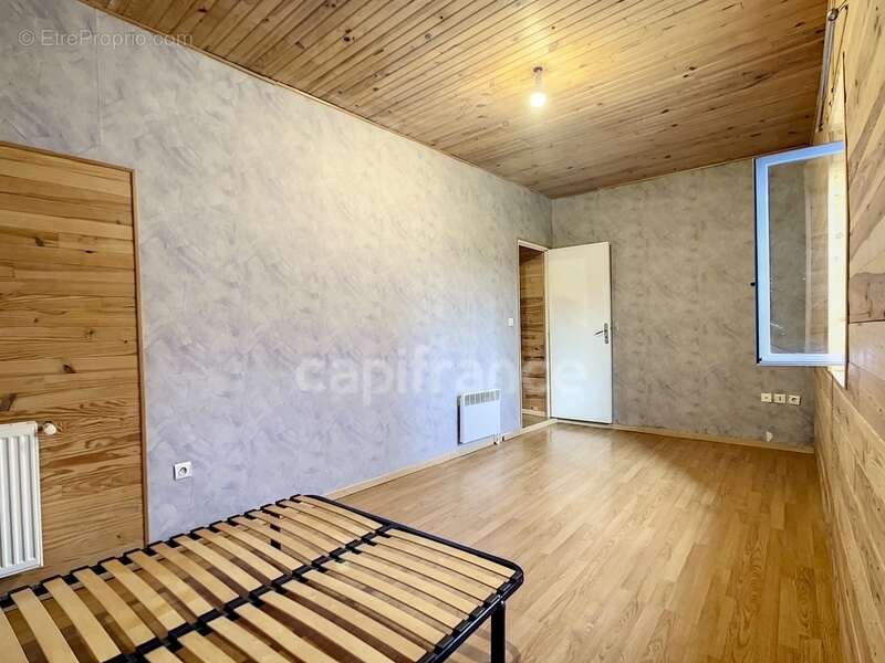 Dpt Drôme (26), à vendre proche de LA TOUCHE maison en pierre P5 mitoyenne, d'environ 110 m² habitables avec cour - photo 24