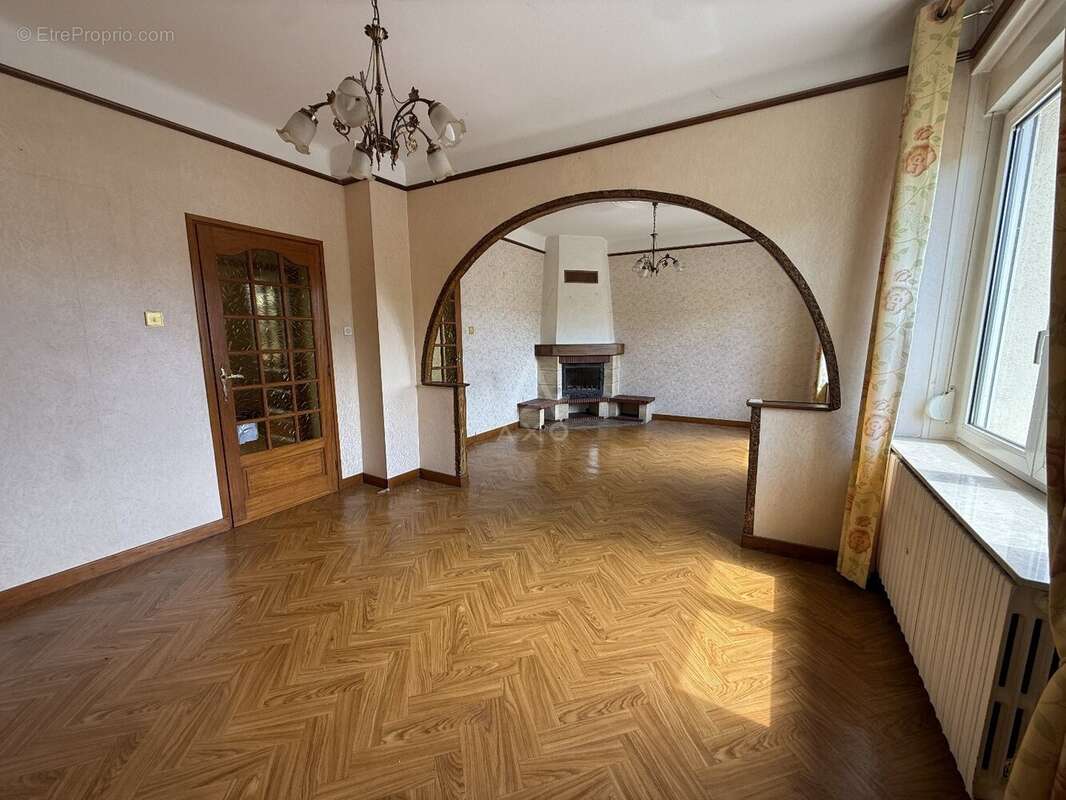 Exclusivité // moulins-lès-metz // maison // 150 m2 // 3 chambres // bureau // garage // terrain 11 ares //  fort potentiel d'am - photo 2