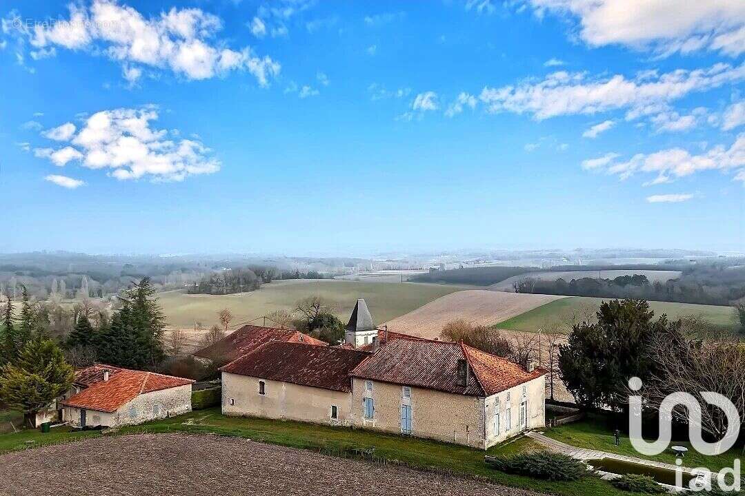 Maison 414 m² à Saint-Martial  - photo 3