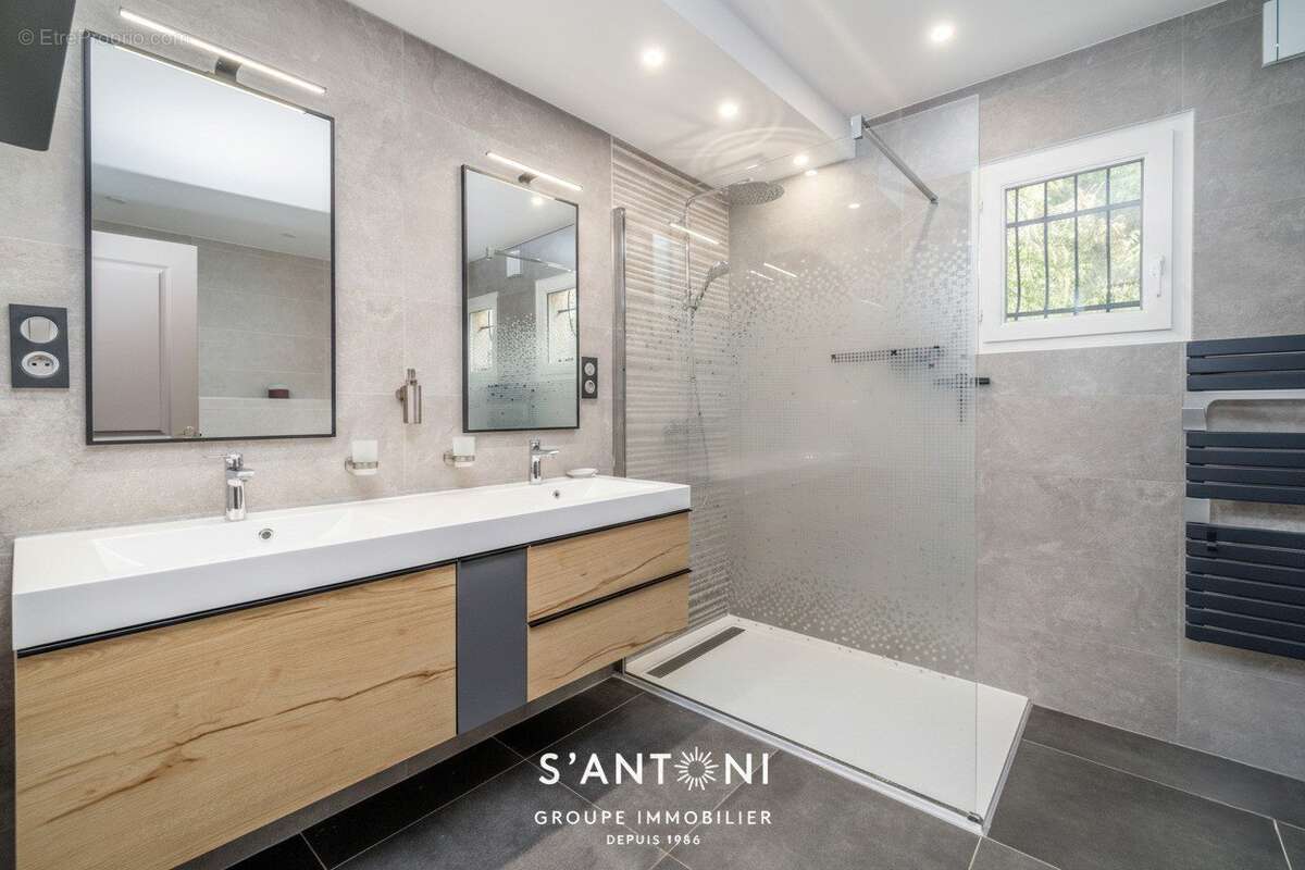 Maison à SAINT-THIBERY