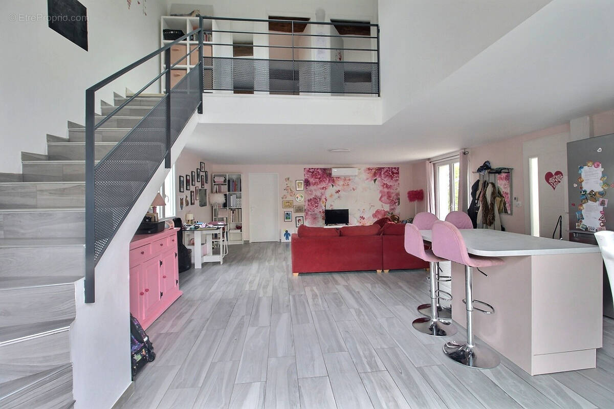 Maison à COMBAILLAUX