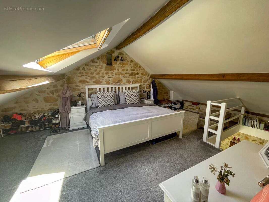 Deux maisons mitoyennes en pierre avec une jolie piscine et des dépendances - photo 7