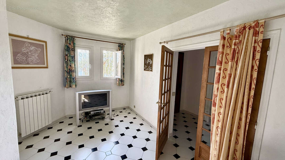 Maison 150 m² à Castagniers  - photo 8
