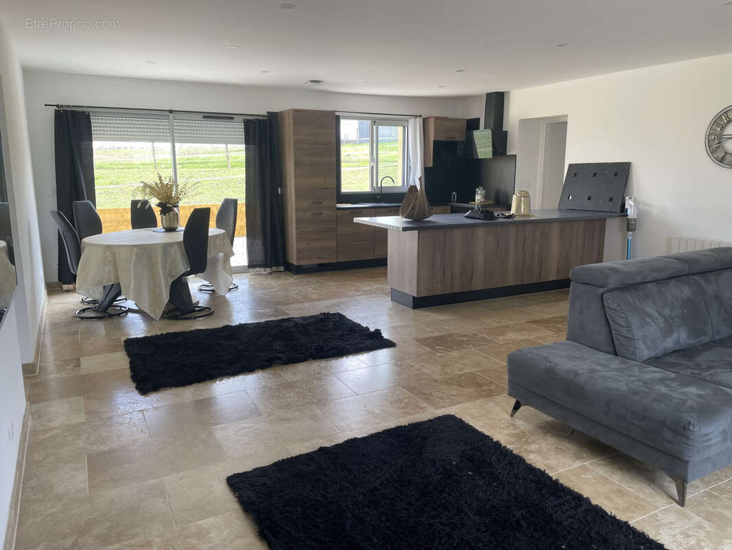 Maison à SALLES-D&#039;ANGLES